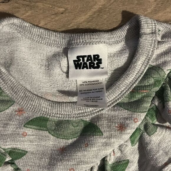 Star Wars sweater size 5T - Picture 2 of 3